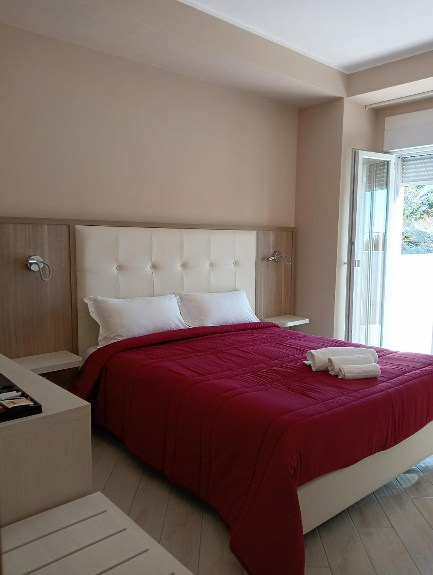 Bluebay Residence Resort Tarente Buitenkant foto