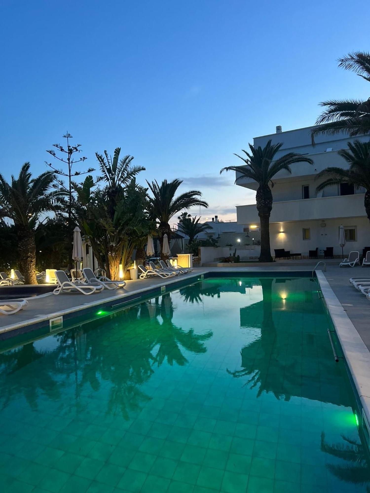 Bluebay Residence Resort Tarente Buitenkant foto
